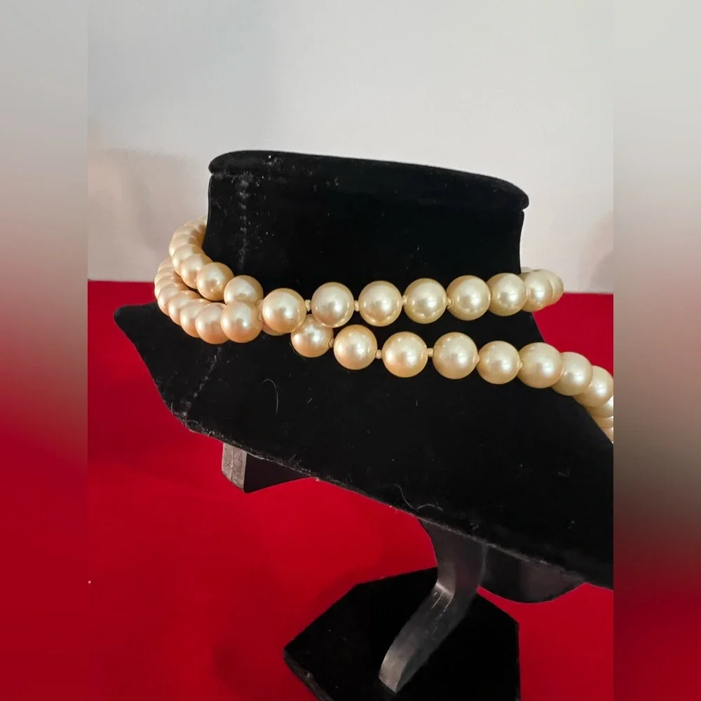 Vintage Marvella faux pearls in excellent Vintage condition.